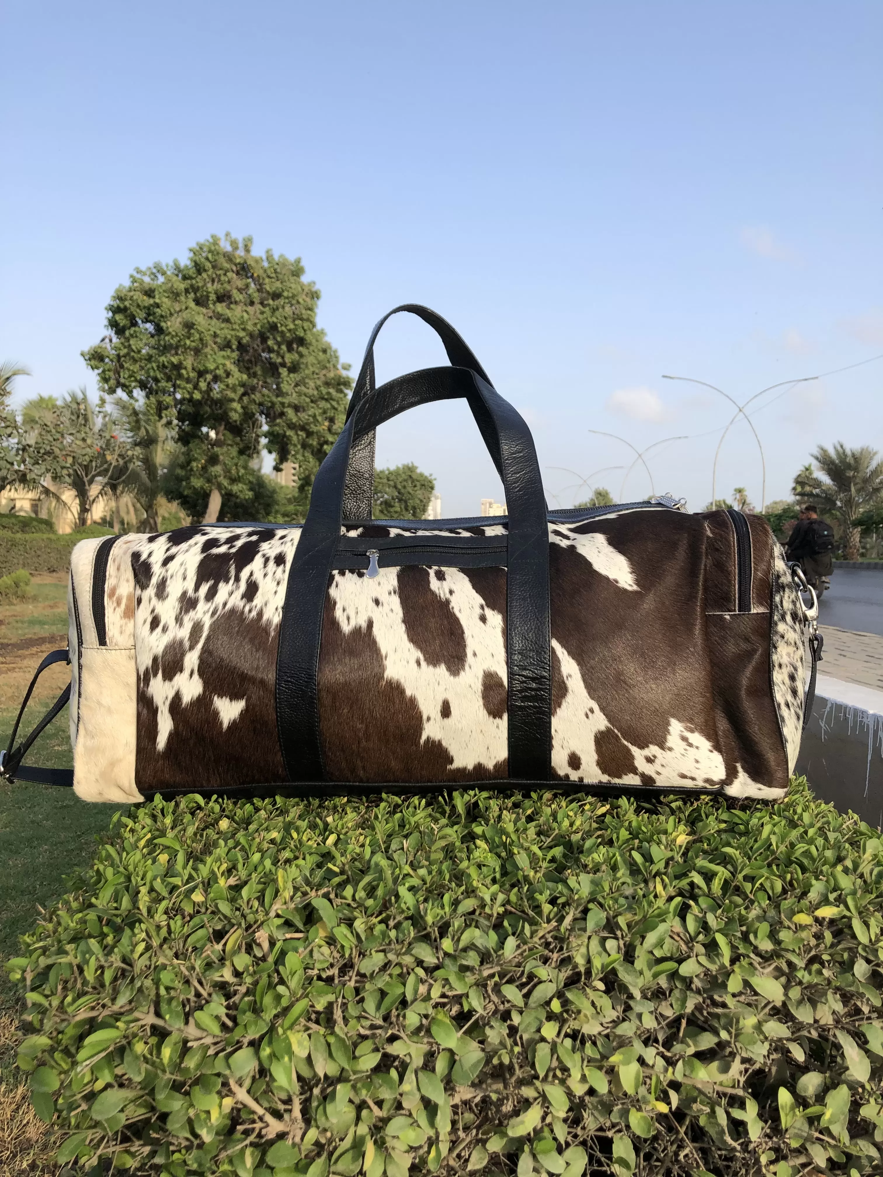 AMERICANSTYLE Cowhide Large Travel Duffle Bag. Over night Bag. Weekender Bag. Travel Bag. Duffel Bag for Men and Women