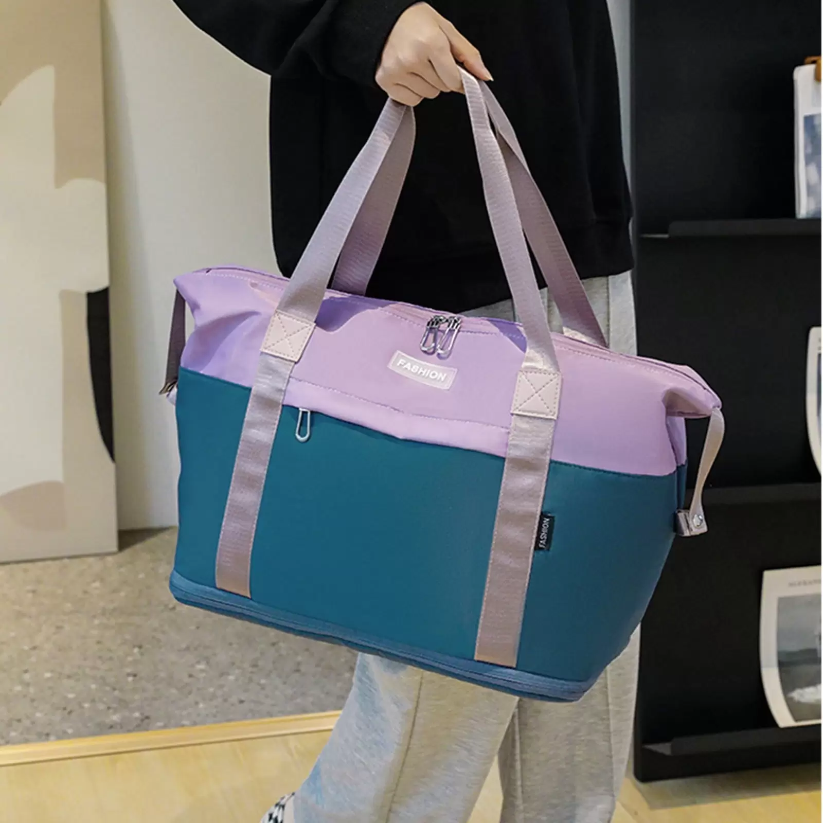 Avtoify Expandable Gym Bags. Duffle Bags for Sports and Weekend Travel. Large Capacity Lightweight Overnight Bags for Men and Women. Travel Duffel Bags. Sports Tote Bag Purple